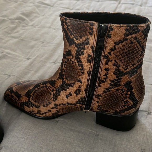 Beautiful snake leather Never Worn booties - Picture 5 of 7